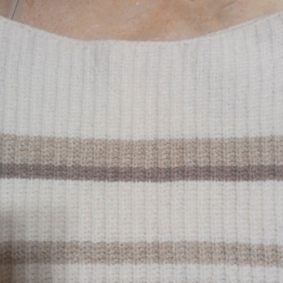 Old Navy Sweater - Picture 4 of 10